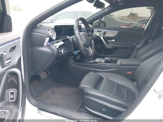 W1K3G4EB8MJ313068 Mercedes-Benz m260