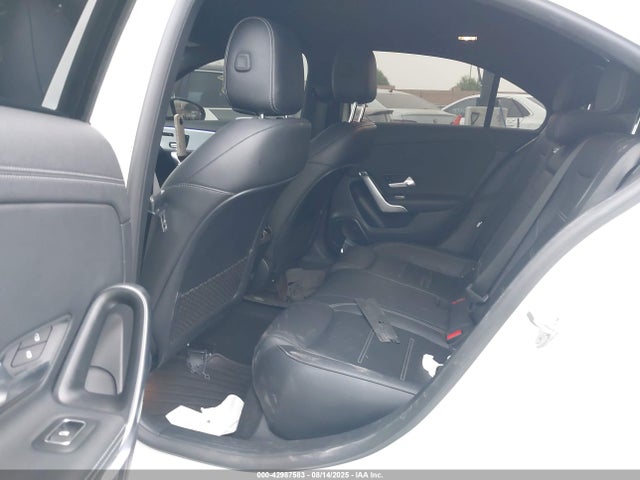 W1K3G4EB8MJ313068 Mercedes-Benz m260