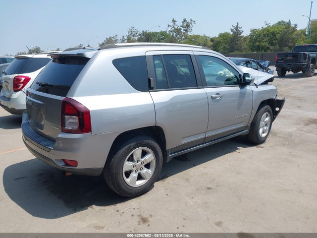 Jeep 2017 2017 1C4NJCEB5HD182409 Image 4