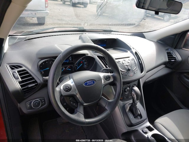 1FMCU9GX2GUB05050 Ford Escape