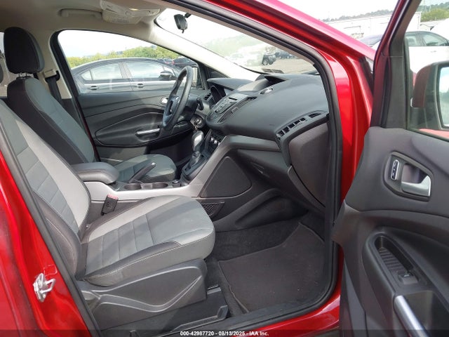 1FMCU9GX2GUB05050 Ford Escape