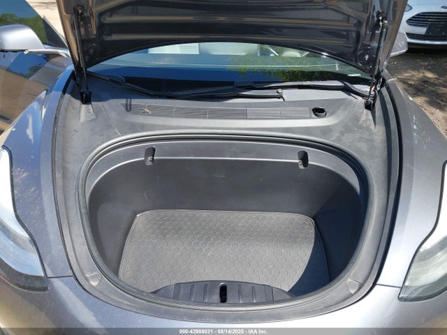 5YJ3E1EC2LF736371 Tesla 2020