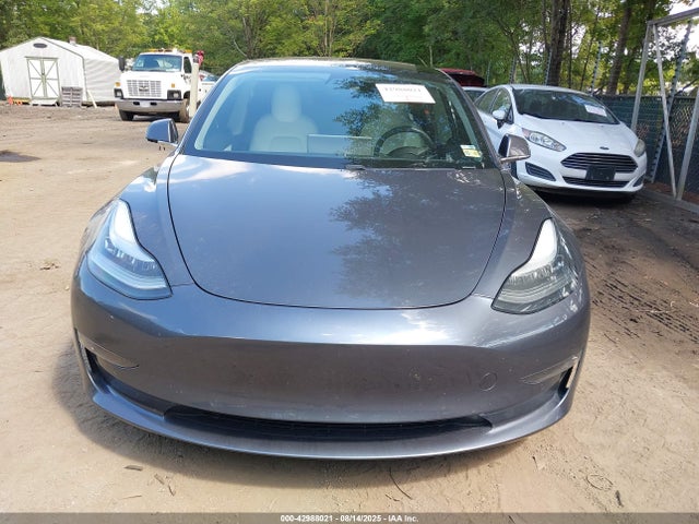 5YJ3E1EC2LF736371 Tesla 2020