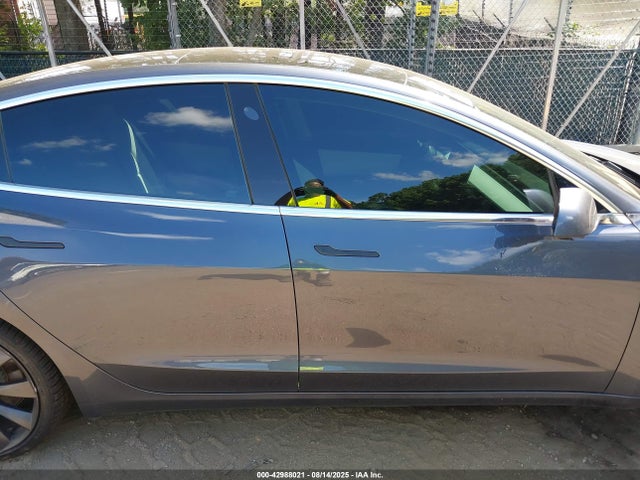 5YJ3E1EC2LF736371 Tesla 2020