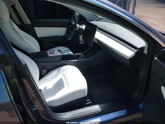 5YJ3E1EC2LF736371 Tesla 2020