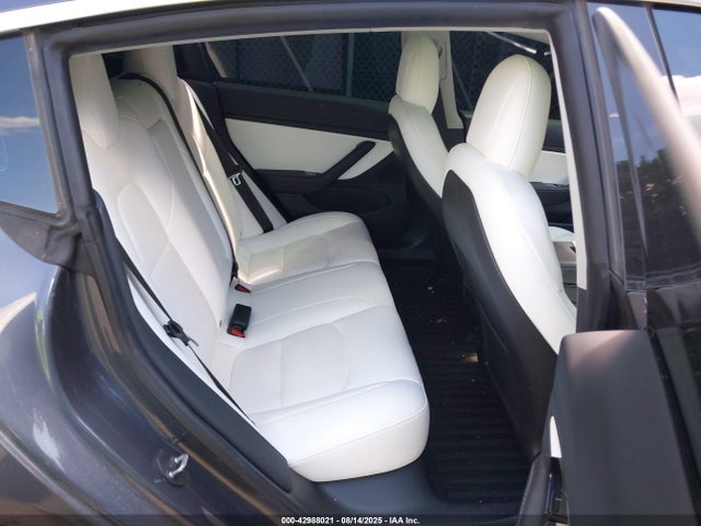 5YJ3E1EC2LF736371 Tesla 2020