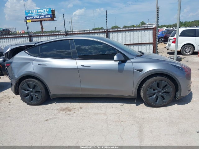 Продажа на аукционе авто 2024 Tesla Model Y Long Range Dual Motor All-wheel Drive, vin: 7SAYGAEE5RF211012, номер лота: 42988027