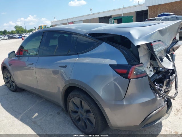Продажа на аукционе авто 2024 Tesla Model Y Long Range Dual Motor All-wheel Drive, vin: 7SAYGAEE5RF211012, номер лота: 42988027