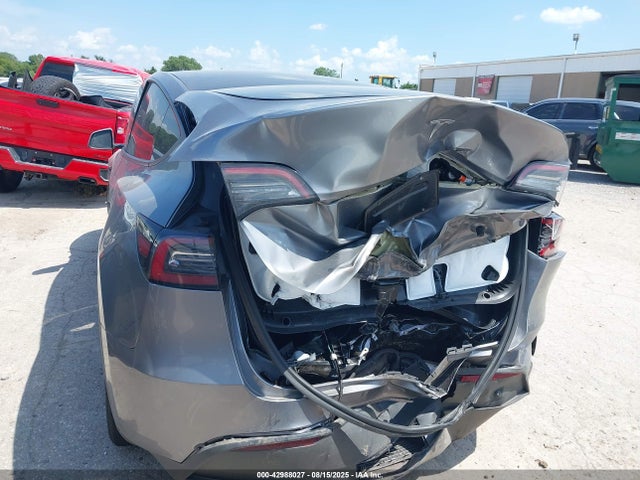 Продажа на аукционе авто 2024 Tesla Model Y Long Range Dual Motor All-wheel Drive, vin: 7SAYGAEE5RF211012, номер лота: 42988027