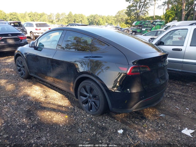 2025 TESLA MODEL Y 7SAYGAEE8SF288835 Photo 2