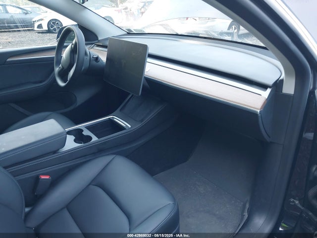 2025 TESLA MODEL Y 7SAYGAEE8SF288835 Photo 4