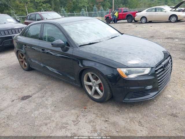 2015 AUDI A3 WAUBFGFF6F1046637 Photo 0