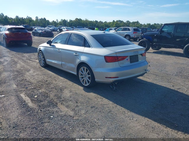 2015 AUDI A3 WAUACGFF7F1006541 Photo 2