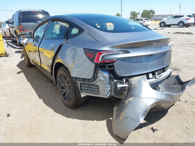 2025 TESLA MODEL 3 5YJ3E1EA9SF918372 Photo 2