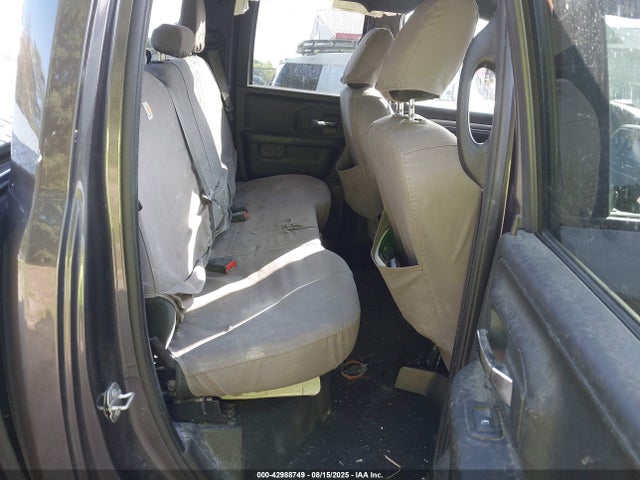 42988749 :رقم المزاد ، 1C6RR7GT5NS165678 vin ، 2022 Ram 1500 Classic Warlock  4x4 6'4 Box مزاد بيع