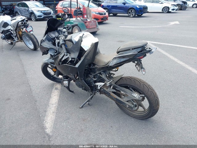 Kawasaki Ninja 400 2018 JKAEXKH13JDA05694 Image 3