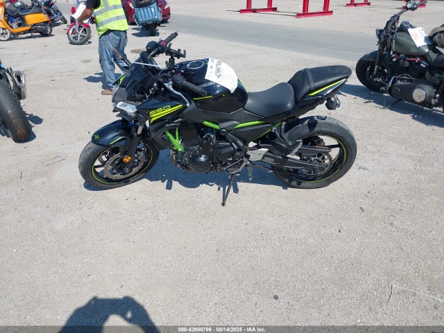 Kawasaki Z650 2020 ML5EREL19LDA12381 Image 13