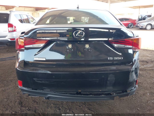 Lexus IS 2018 JTHBZ1D21J5032930 Image 16
