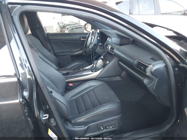 Lexus IS 2018 JTHBZ1D21J5032930 Image 5