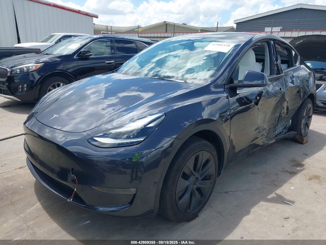 2024 TESLA MODEL Y 7SAYGAEEXRF117904 Photo 1