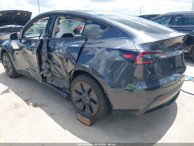 2024 TESLA MODEL Y 7SAYGAEEXRF117904 Photo 2