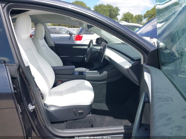 2024 TESLA MODEL Y 7SAYGAEEXRF117904 Photo 4
