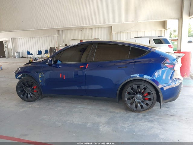 7SAYGDEF1NF377256 Tesla Model Y