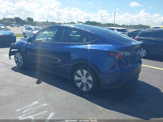 2023 TESLA MODEL Y 7SAYGDEE8PA033432 Photo 2
