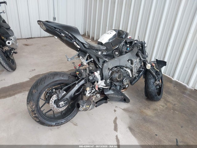 2016 Honda Cbr1000 Rr მანქანა იყიდება აუქციონზე, vin: JH2SC5906GK800680, აუქციონის ნომერი: 42990147