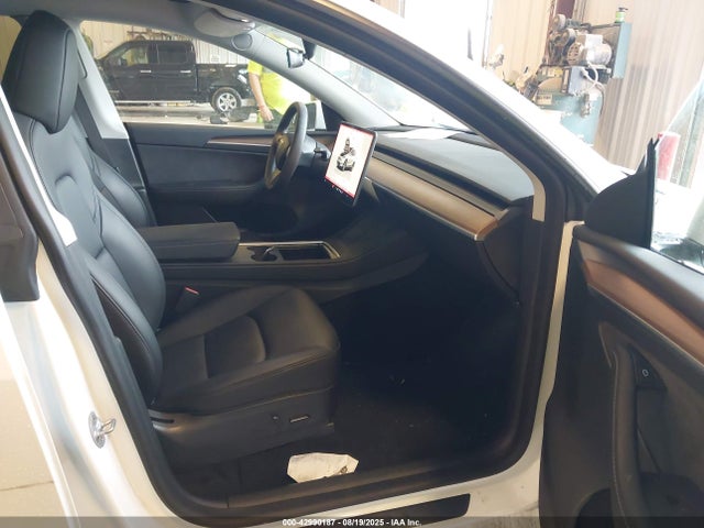 Tesla Model Y 2023 7SAYGDEE4PF702234 Image 5
