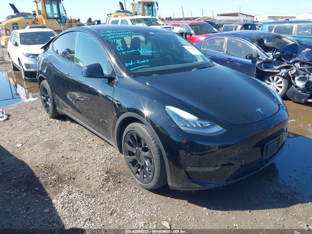 2021 TESLA MODEL Y 5YJYGDEE0MF193851 Photo 0