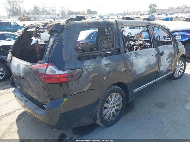 5TDDZ3DC6HS160678 Toyota Sienna Limited Premium 7 Passenger