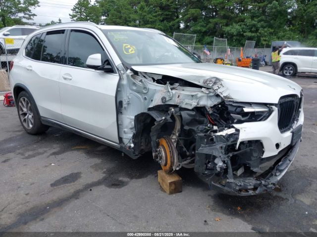 2021 BMW X5 5UXCR6C09M9F47126
