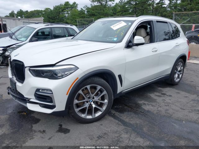 2021 BMW X5 5UXCR6C09M9F47126 Photo 1