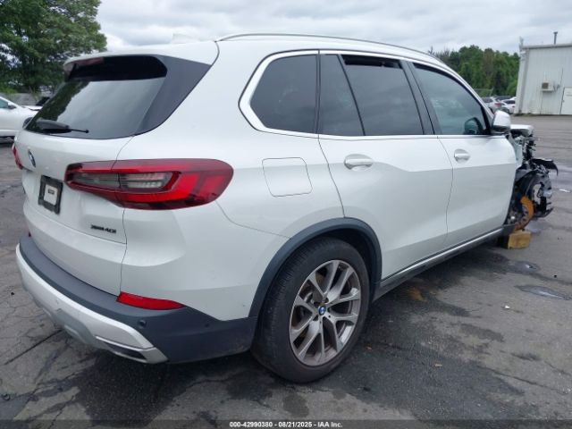 2021 BMW X5 5UXCR6C09M9F47126 Photo 3