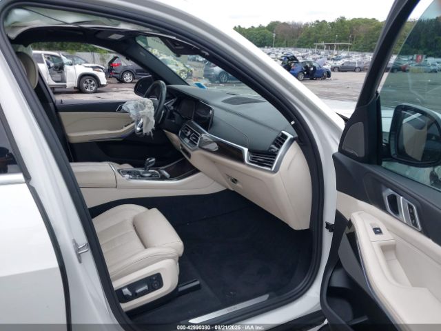 2021 BMW X5 5UXCR6C09M9F47126 Photo 4