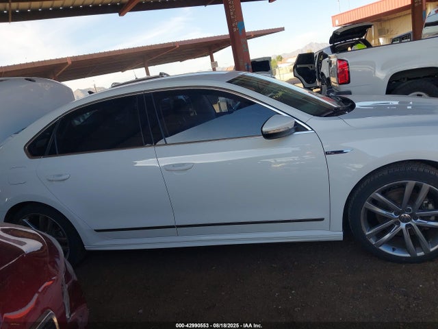 Продажа на аукционе авто 2017 Volkswagen Passat 1.8t R-line, vin: 1VWDT7A32HC078796, номер лота: 42990553