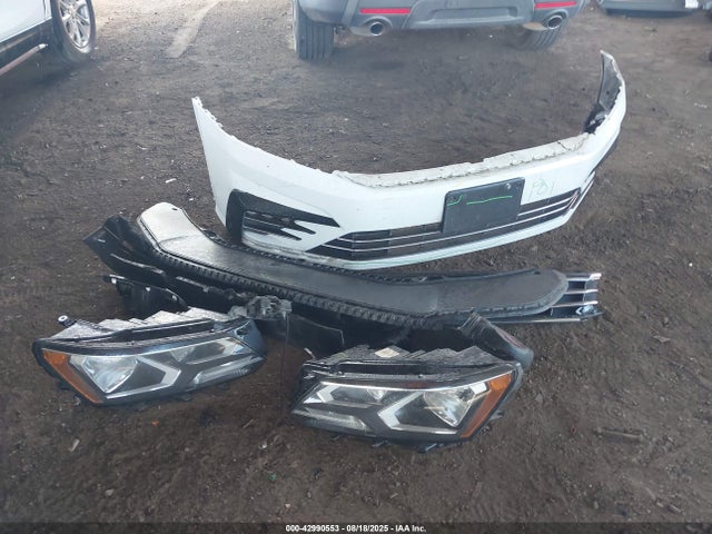 Продажа на аукционе авто 2017 Volkswagen Passat 1.8t R-line, vin: 1VWDT7A32HC078796, номер лота: 42990553