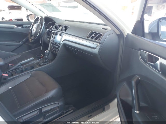 Продажа на аукционе авто 2017 Volkswagen Passat 1.8t R-line, vin: 1VWDT7A32HC078796, номер лота: 42990553