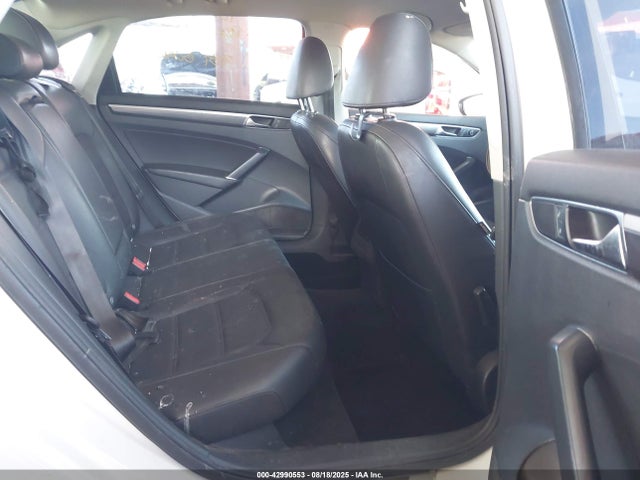 Продажа на аукционе авто 2017 Volkswagen Passat 1.8t R-line, vin: 1VWDT7A32HC078796, номер лота: 42990553