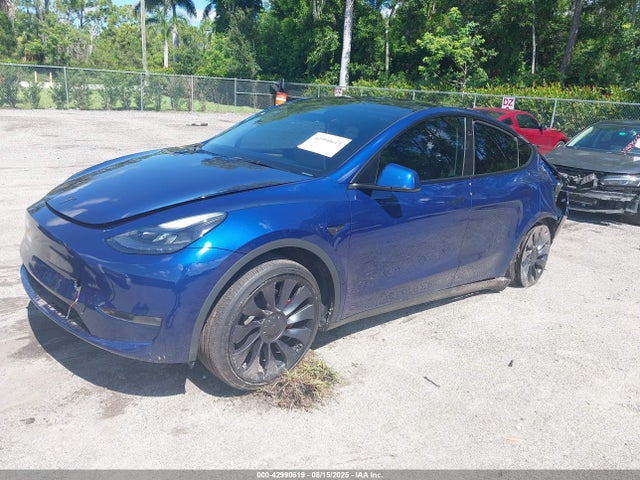 2024 TESLA MODEL Y 7SAYGDEF8RA272815 Photo 1