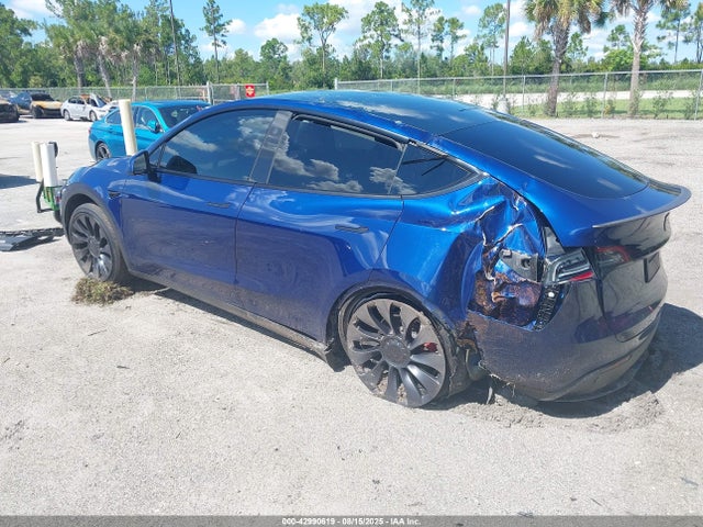 2024 TESLA MODEL Y 7SAYGDEF8RA272815 Photo 2