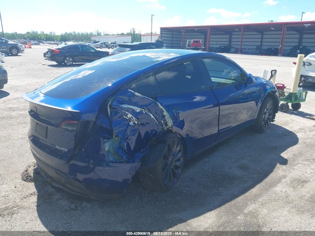 2024 TESLA MODEL Y 7SAYGDEF8RA272815 Photo 3