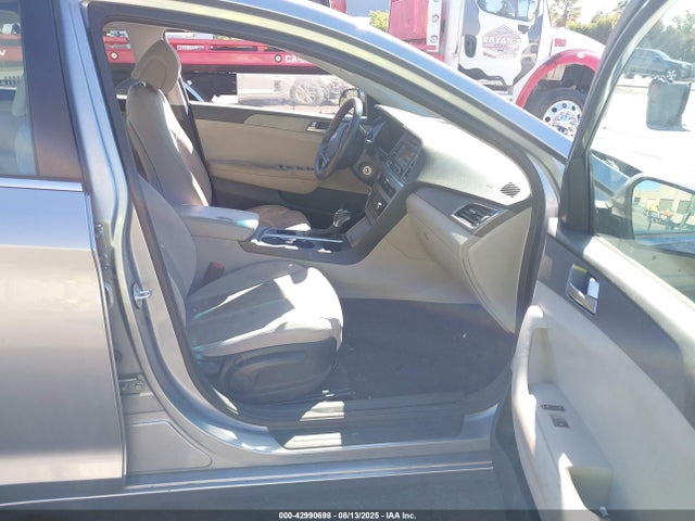 5NPE24AF3HH589182 Hyundai 2017