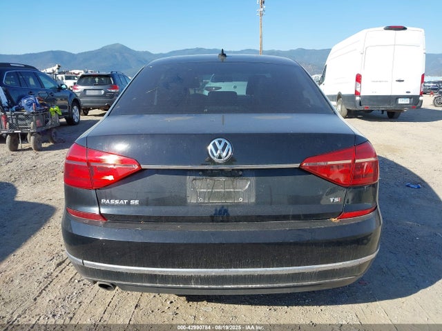 Volkswagen Passat 2016 1VWBT7A34GC010215 Image 16