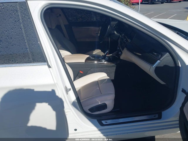 BMW 535 2014 WBA5B1C58ED477379 Image 17
