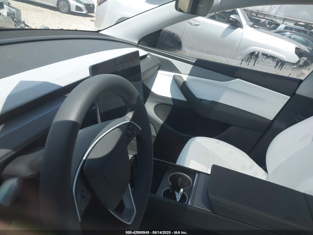 2026 TESLA MODEL Y 7SAYGDEE9TF323336 Photo 6