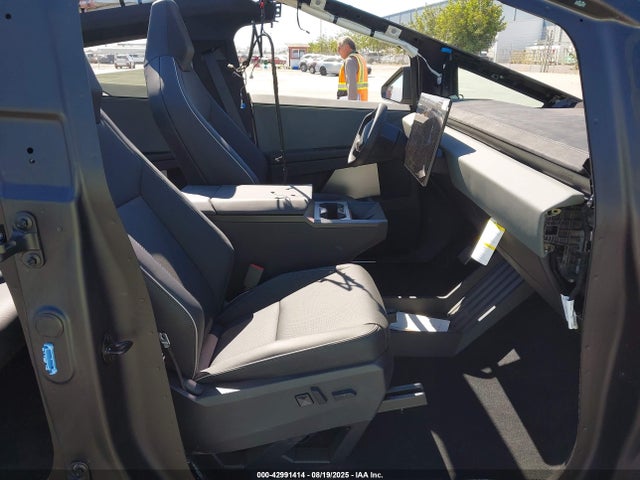 2025 TESLA CYBERTRUCK 7G2CEHEE7SA076489 Photo 4