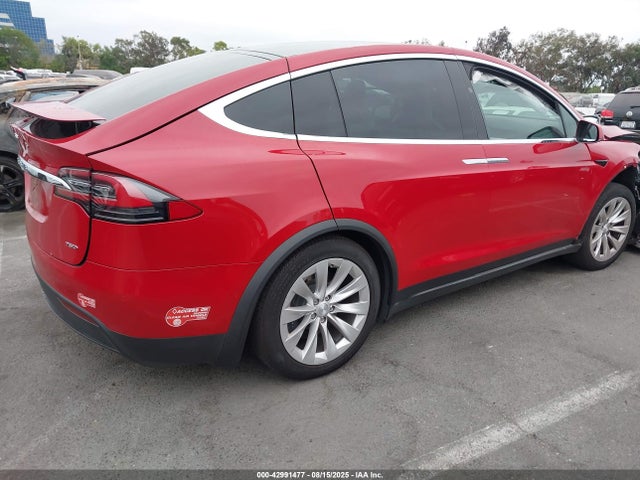 2018 TESLA MODEL X 5YJXCAE20JF122429 Photo 3