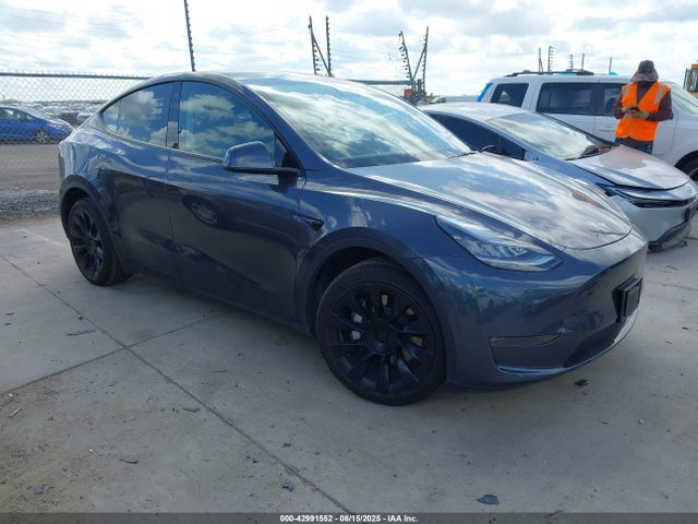 2021 TESLA MODEL Y 5YJYGDEE9MF097569 Photo 0